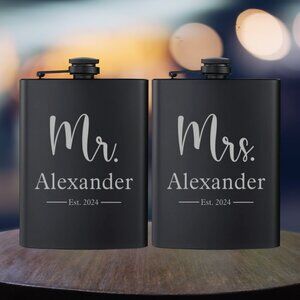 Personalized Wedding Couple Mr Mrs Name Black Flask Set I 2 Flask Wedding Gift